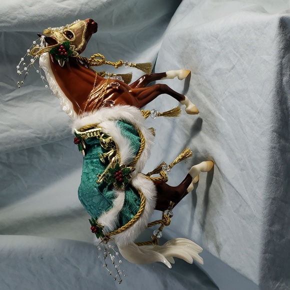 Breyer 2019 Holiday Horse Minstrel - Picture 2 of 16